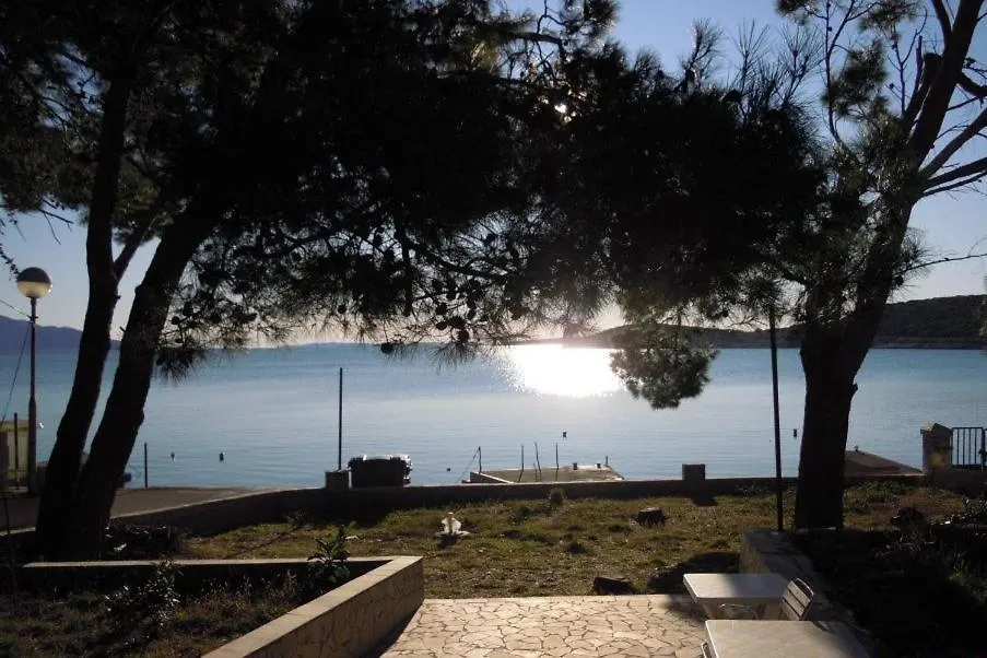 Apartments By The Sea Martinscica, Cres - 11279