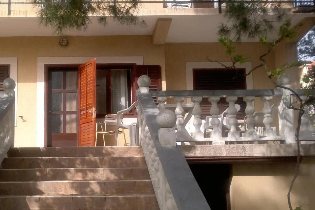 Apartments By The Sea Martinscica, Cres - 11279  Martinscica (Cres)
